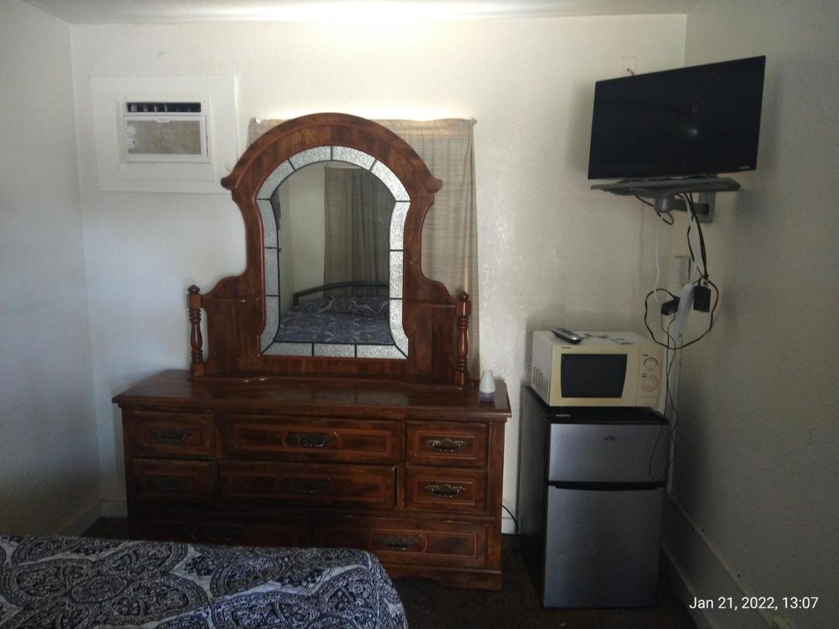 Room In Lodge - Shasta Motel In Turlock, Ca Екстер'єр фото